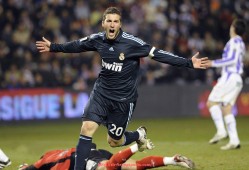 飞鲸体育直播-蒙特雷防线总结表呈现球队世俱杯防守表现与问题